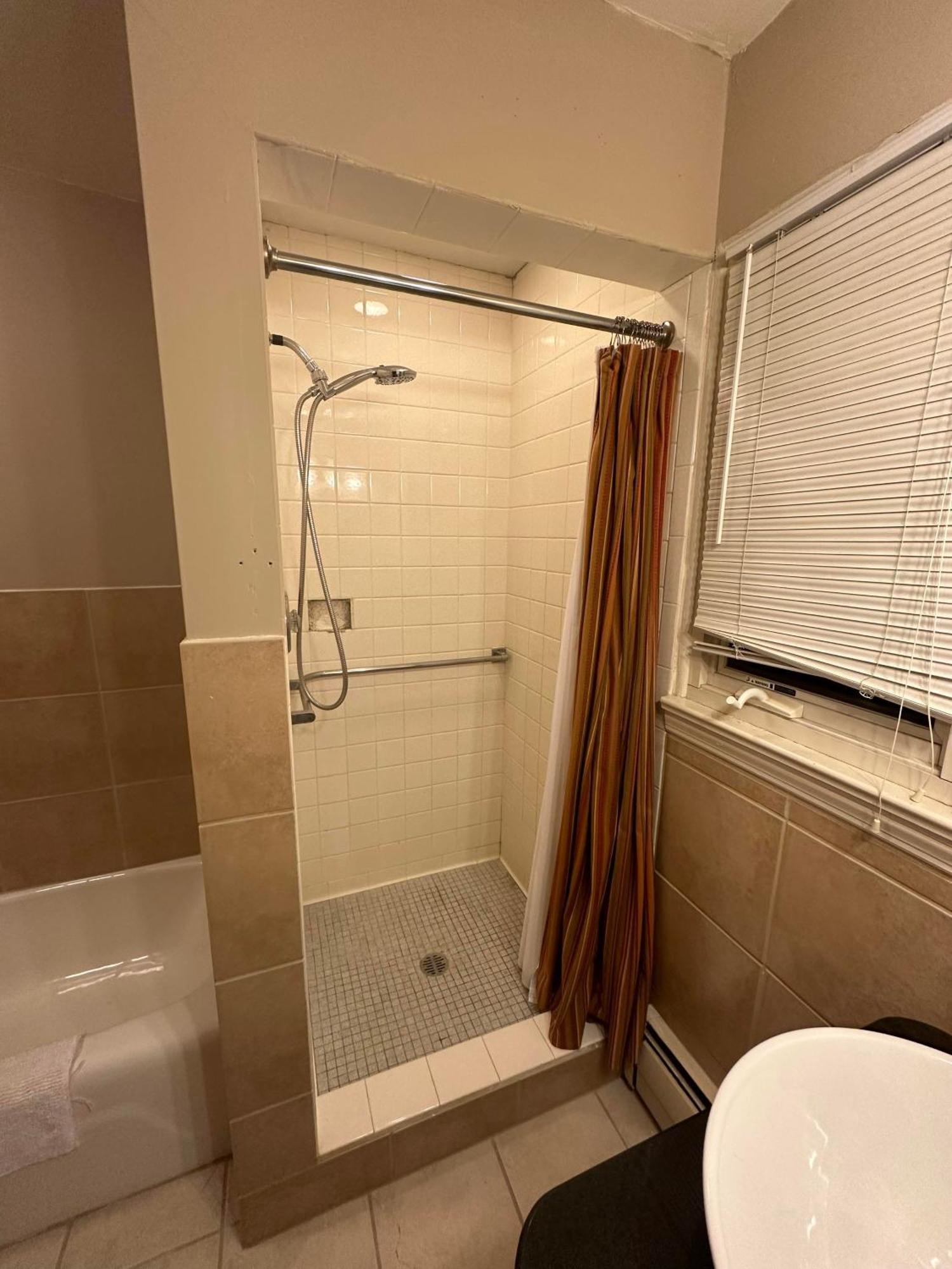 The Oaks B&B Hotel And Spiritual Center Jamestown Luaran gambar